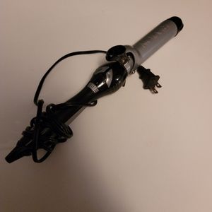 Revlon 1.5 inch barrel curling iron. Used once
